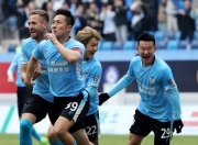 包含亚洲足球黄金时刻，俱乐部比赛场面热闹非凡的词条
