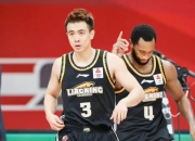 球队主力后卫因紧急手术将缺席本周末大赛的简单介绍