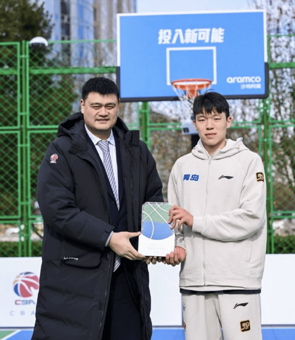18、19岁的杨瀚森跟周琦在CBA谁厉害一点？的简单介绍